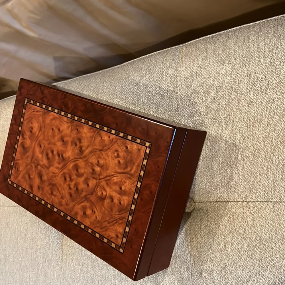 Mele wooden jewelry box - Picture 5 of 6